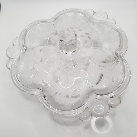 Duncan Miller  Glass Etched Candy Dish Box Gadroon 3 Part Flowers - Picture 1 of 6